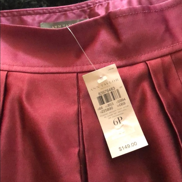 Dresses & Skirts - 🔴 Ann Taylor Ombré skirt